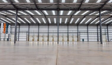 Chippenham Gtwy, Chippenham for lease Interior Photo- Image 1 of 13