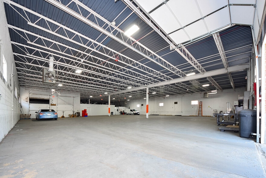 1340 Louis Ave, Elk Grove Village, IL for lease - Building Photo - Image 3 of 29