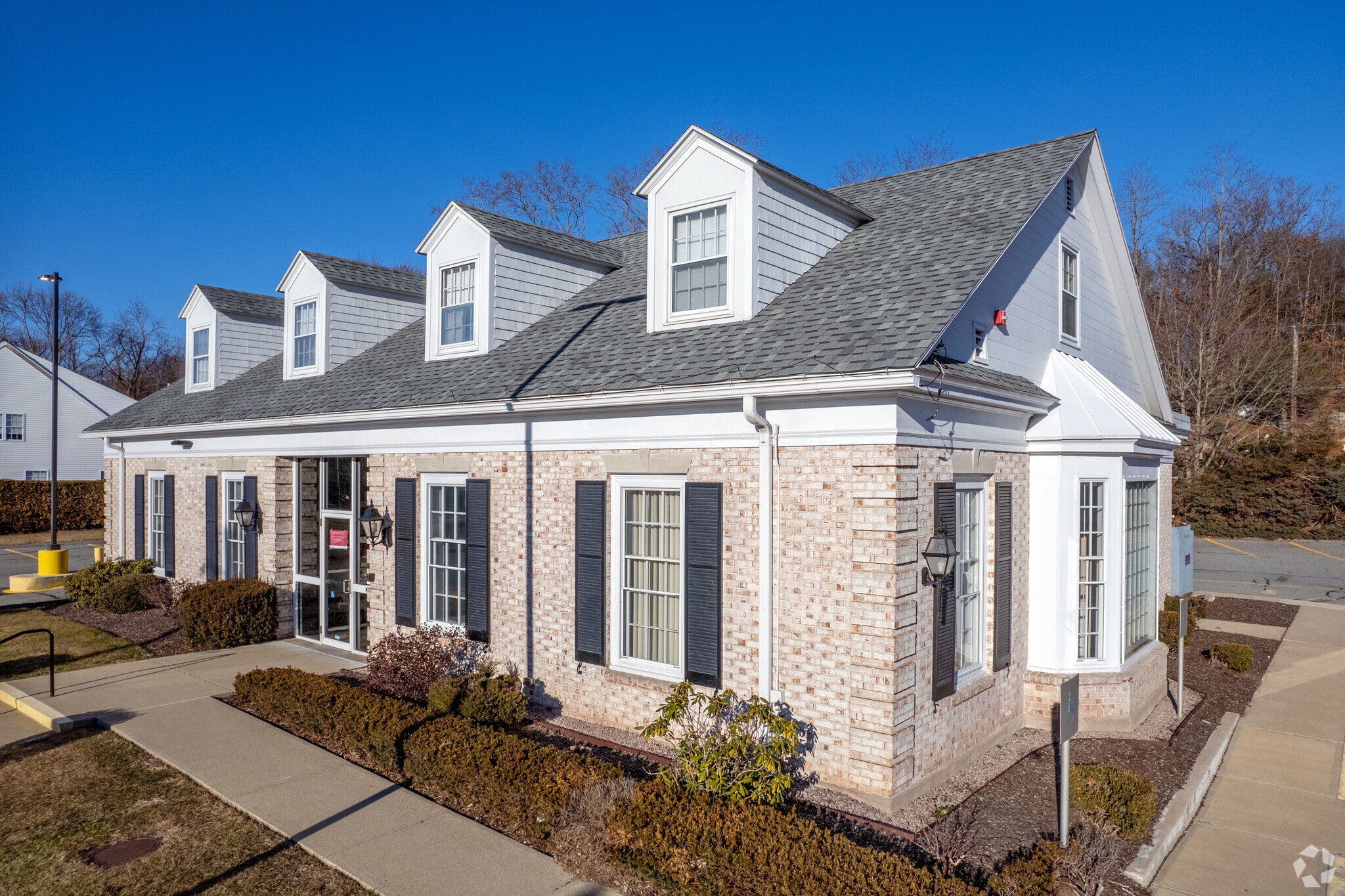 1975 Mendon Rd, Cumberland, RI for sale Primary Photo- Image 1 of 10