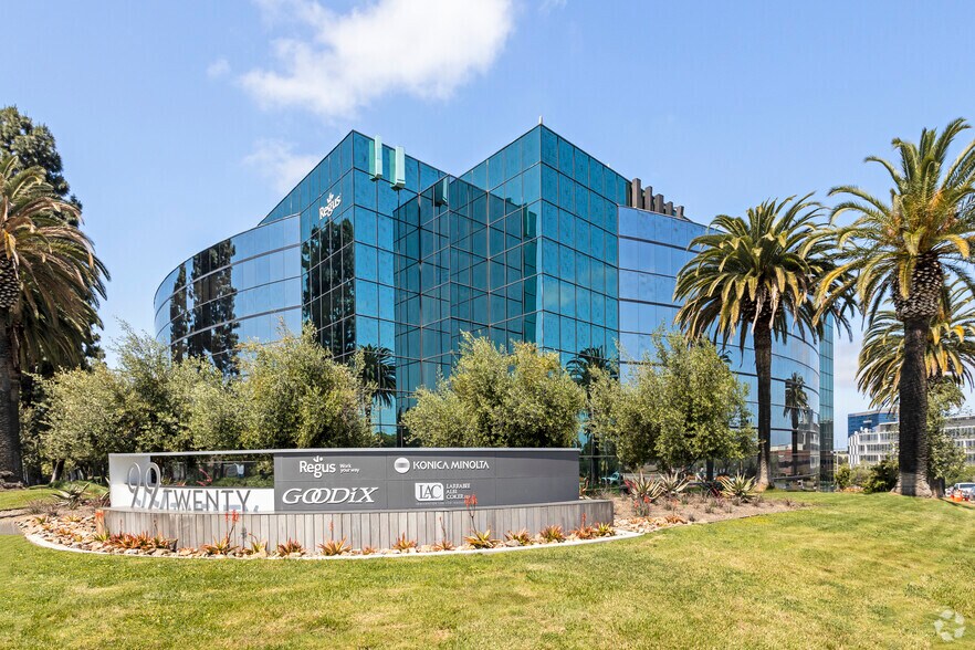 9920 Pacific Heights Blvd, San Diego, CA à louer - Photo du bâtiment - Image 2 de 14