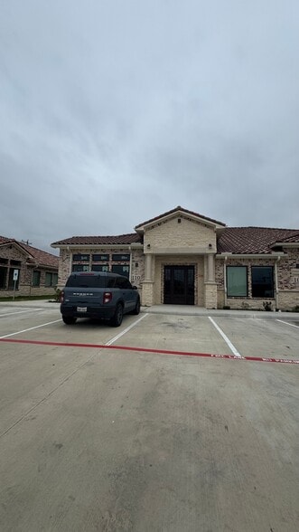 8468 N Riverside Dr, Fort Worth, TX à vendre - Photo principale - Image 1 de 6