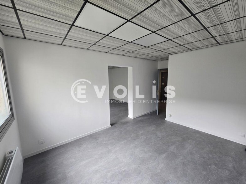 Industrial in Grigny for lease - Interior Photo - Image 3 of 7