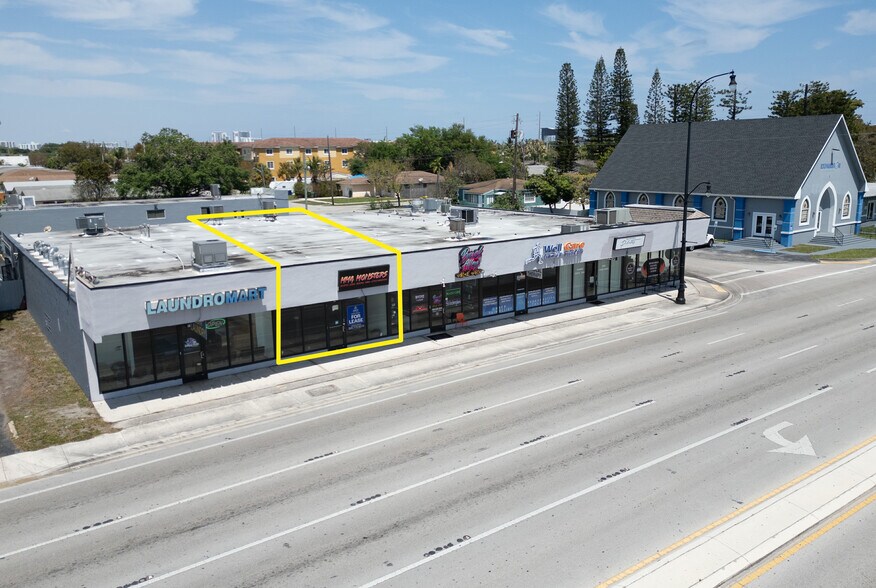 300-310 W Hallandale Beach Blvd, Hallandale Beach, FL à louer - Photo du bâtiment - Image 2 de 27