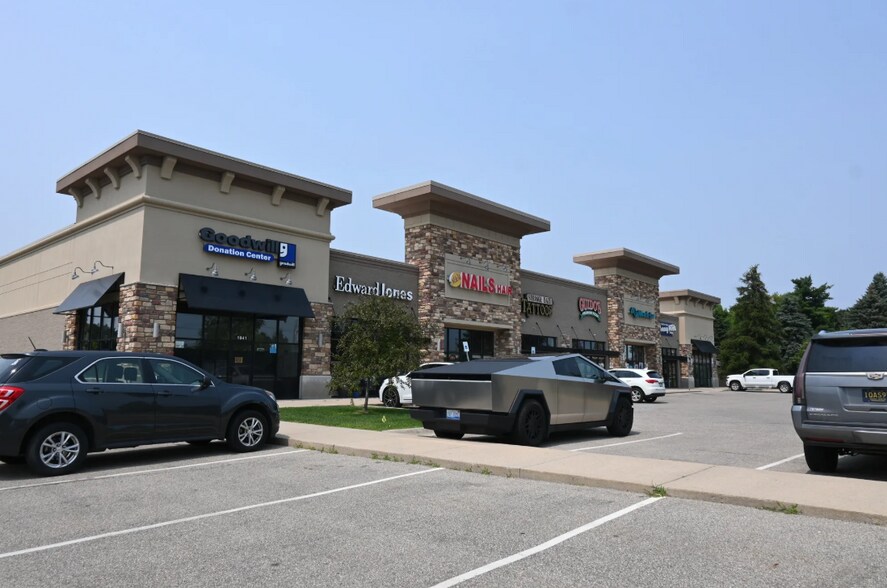 1015 N Irish Rd, Davison, MI à vendre - Photo du bâtiment - Image 2 de 12