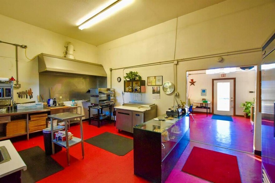 14724 Hornbrook rd, Hornbrook, CA à vendre - Photo du bâtiment - Image 2 de 32