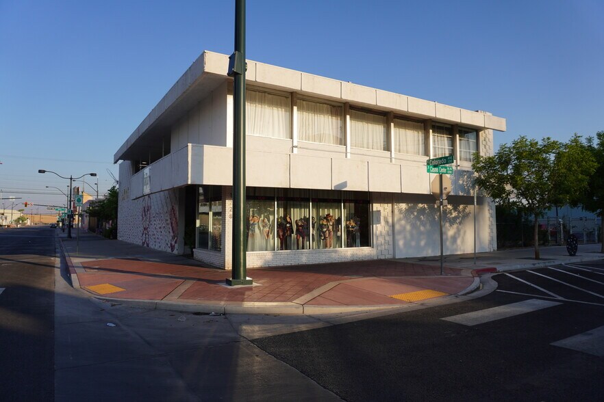 1228 S Casino Center Blvd, Las Vegas, NV à louer - Photo du bâtiment - Image 1 de 1