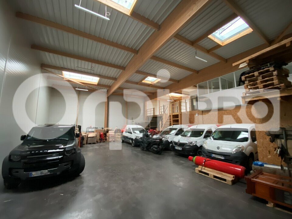 Flex in Montivilliers for lease Interior Photo- Image 1 of 10