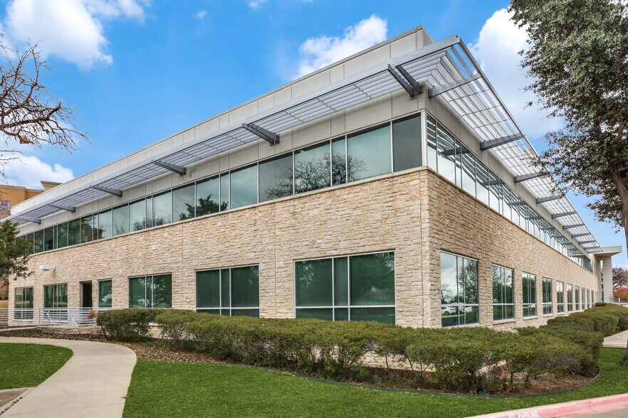 2201 E Lamar Blvd, Arlington, TX à louer - Photo du bâtiment - Image 3 de 15