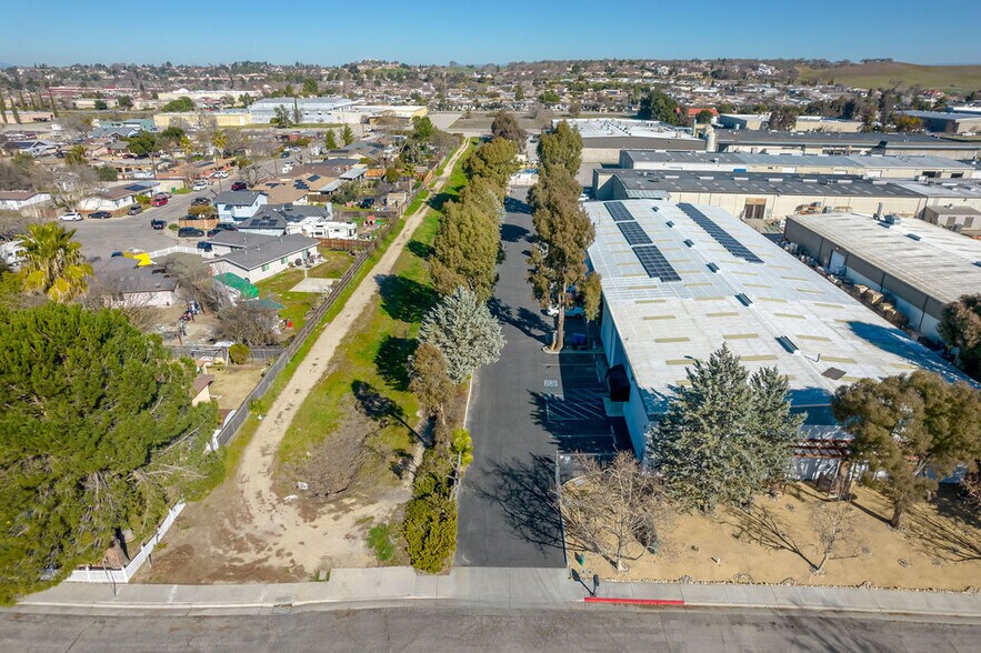 1625 Commerce Way, Paso Robles, CA à louer - Photo du bâtiment - Image 2 de 50