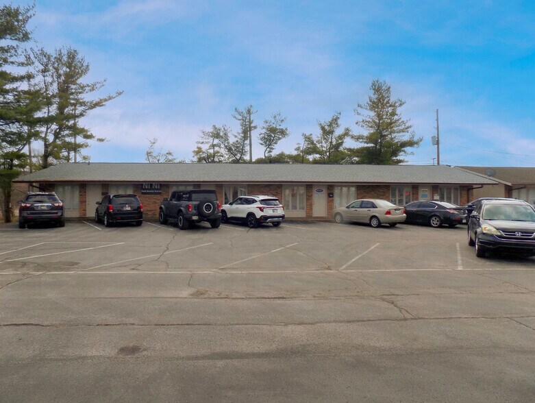 8007 S Meridian St, Indianapolis, IN à vendre - Photo du bâtiment - Image 2 de 5
