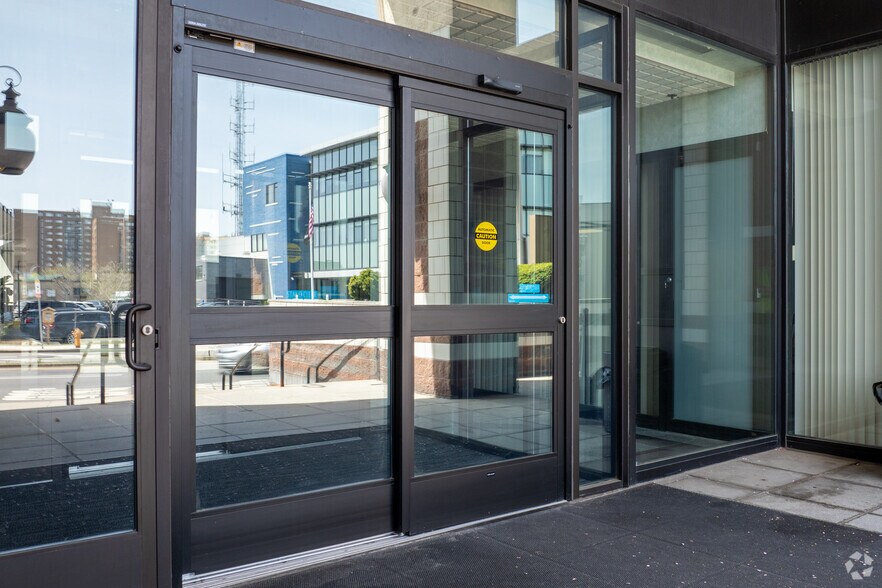 101 Main St, Medford, MA à vendre - Photo du bâtiment - Image 2 de 6