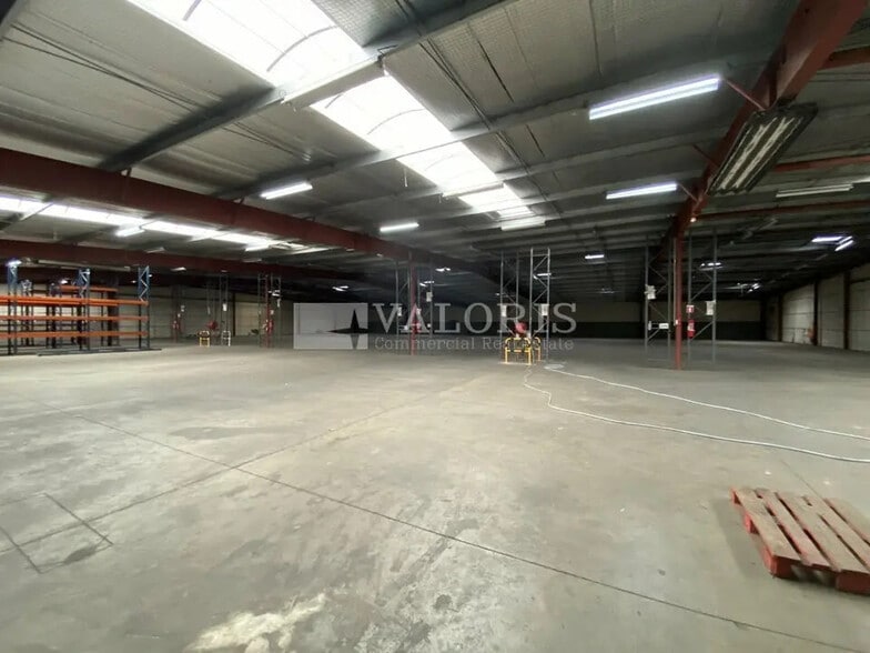 Flex in Saint-Quentin-Fallavier for sale - Building Photo - Image 3 of 12