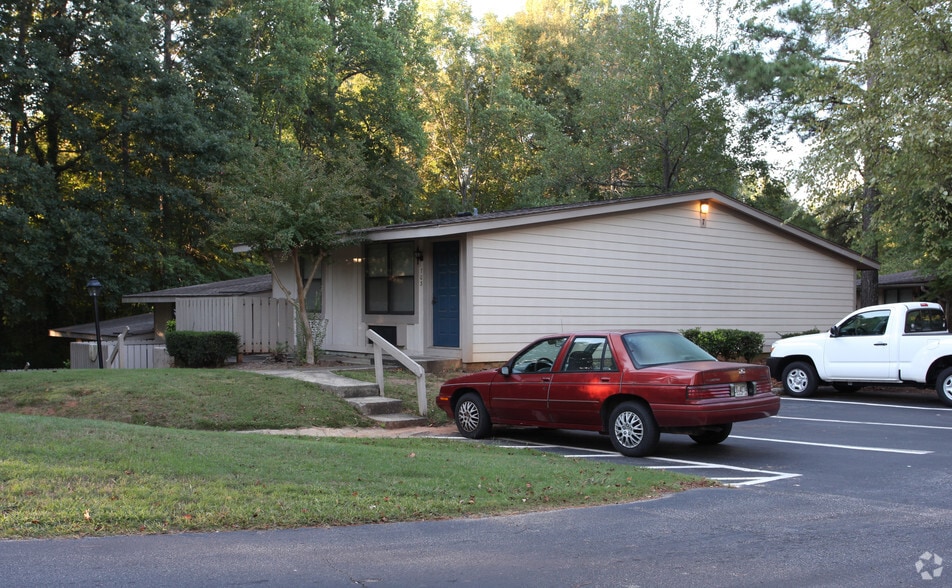 1308 Rhodes Ln, Griffin, GA for sale - Building Photo - Image 3 of 8