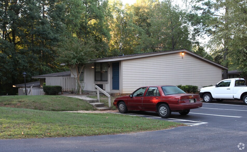 1308 Rhodes Ln, Griffin, GA à vendre - Photo du bâtiment - Image 3 de 8