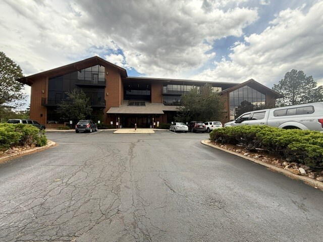 8774 Yates Dr, Westminster, CO à vendre - Photo du bâtiment - Image 2 de 9