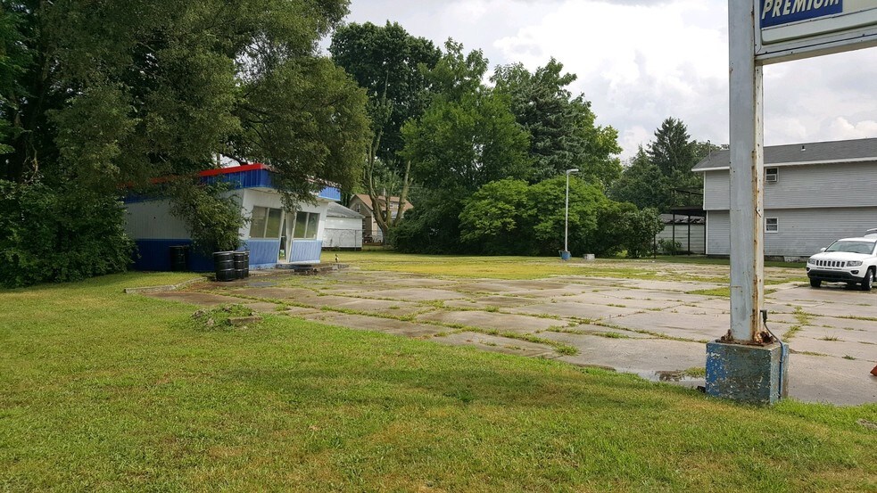 892-896 N County Line St, Fostoria, OH à vendre - Photo du bâtiment - Image 2 de 2