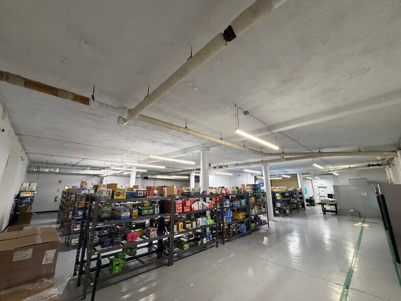 5229 Montgomery Rd, Cincinnati, OH à louer - Photo du bâtiment - Image 3 de 4