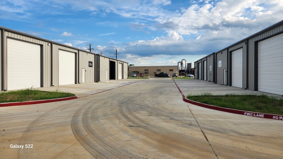 14566 Industrial Park, Aubrey, TX for lease - Building Photo - Image 3 of 18