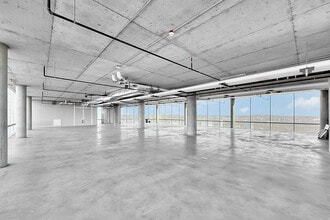 500 S Clinton St, Iowa City, IA for lease Building Photo- Image 1 of 3