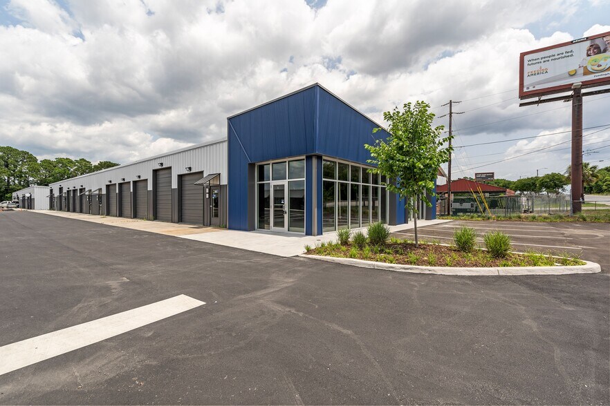 4540 Rivers Ave, North Charleston, SC for lease - Building Photo - Image 3 of 4