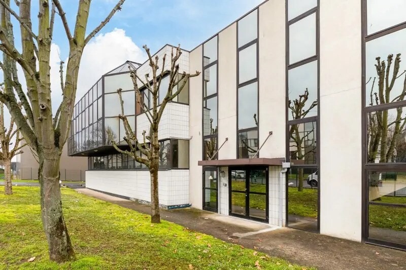Flex dans Nanterre à louer - Photo du bâtiment - Image 2 de 12