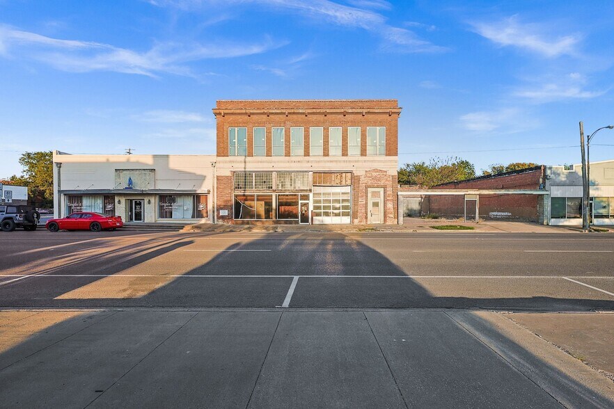 125 S Waco St, Hillsboro, TX à vendre - Photo du bâtiment - Image 1 de 41
