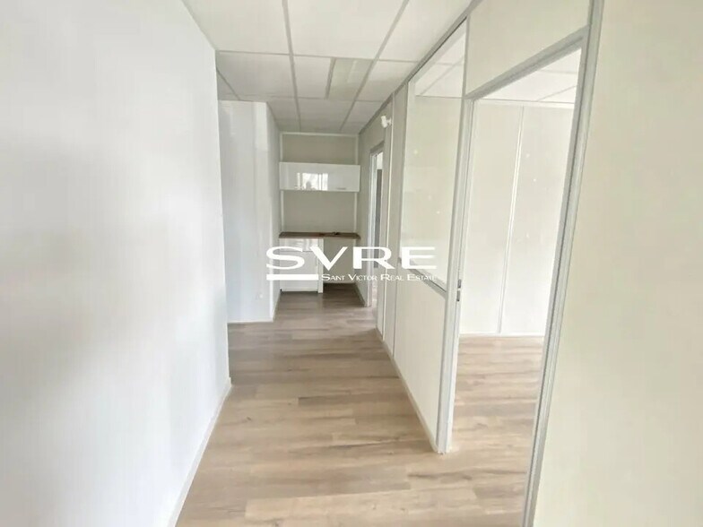 Office in Meyreuil for lease - Interior Photo - Image 2 of 4
