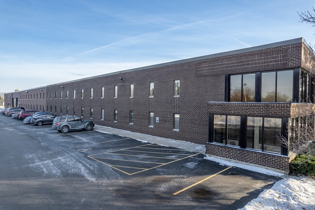 Plus de détails pour 815-835 Blackhawk Dr, Westmont, IL - Industriel à louer