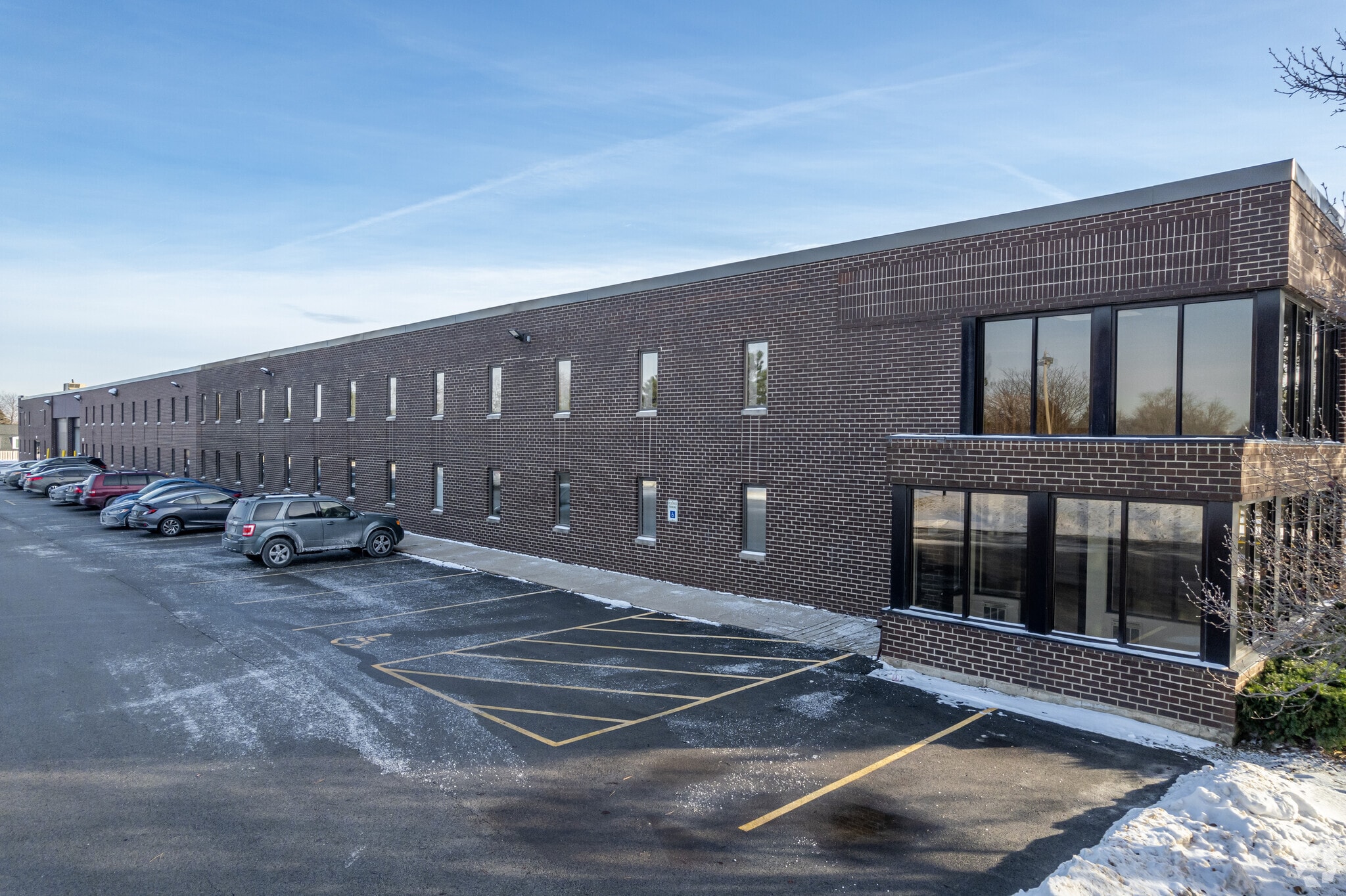 815-835 Blackhawk Dr, Westmont, IL for lease Primary Photo- Image 1 of 11