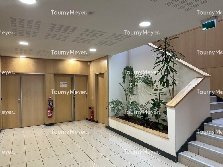 Bureau dans Pessac à louer - Hall d’entrée - Image 2 de 6