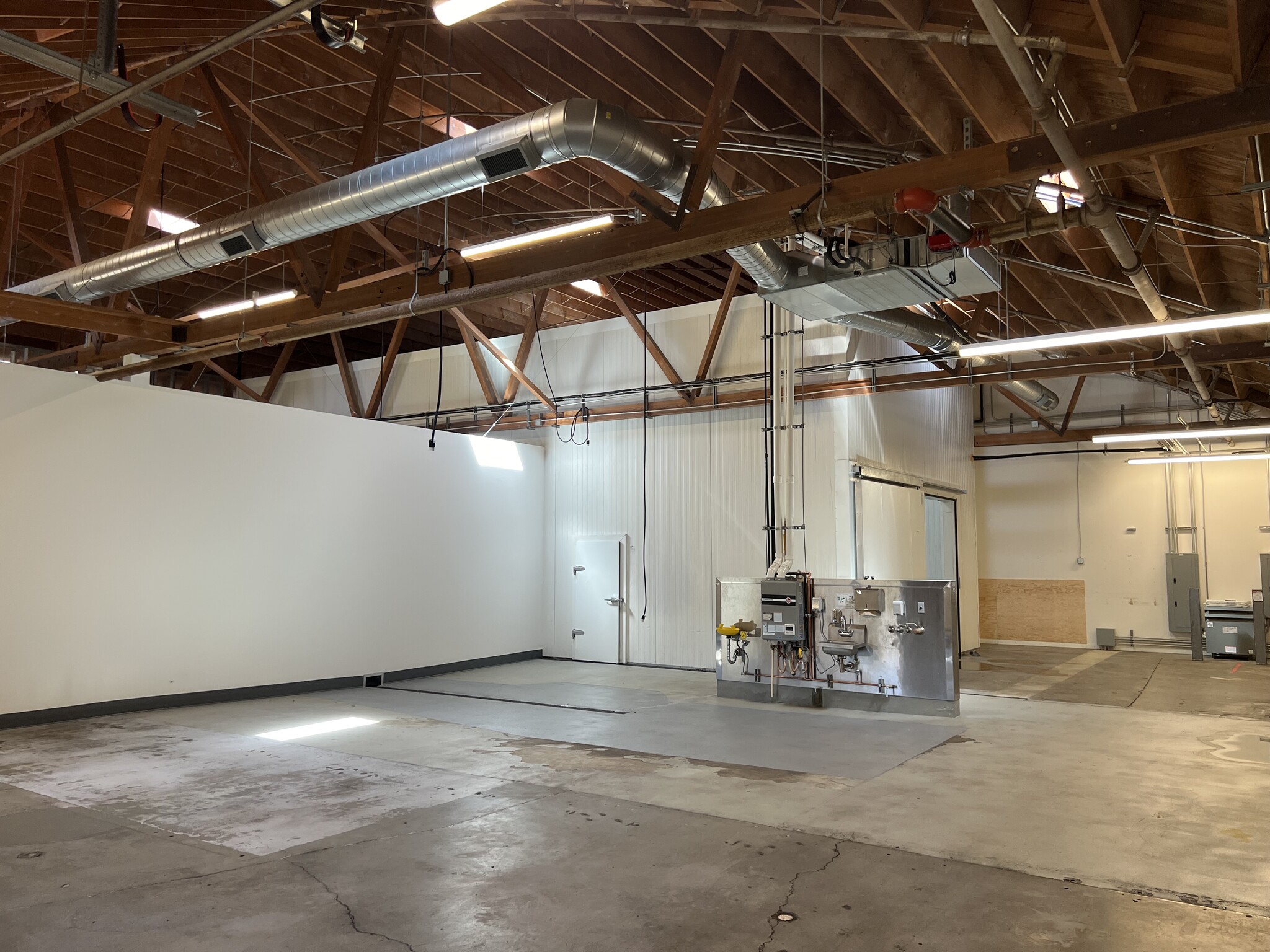 100 NE Farragut St, Portland, OR for lease Interior Photo- Image 1 of 10