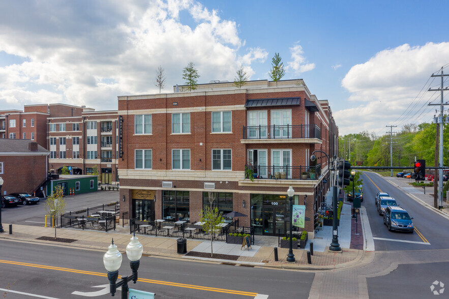 122 E Main St, Franklin, TN à vendre - Photo du bâtiment - Image 1 de 1