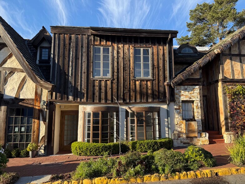 6th Ave, Carmel, CA à louer - Photo du bâtiment - Image 3 de 15