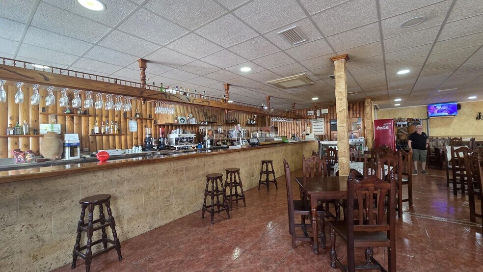 Retail in València for sale - Building Photo - Image 3 of 48