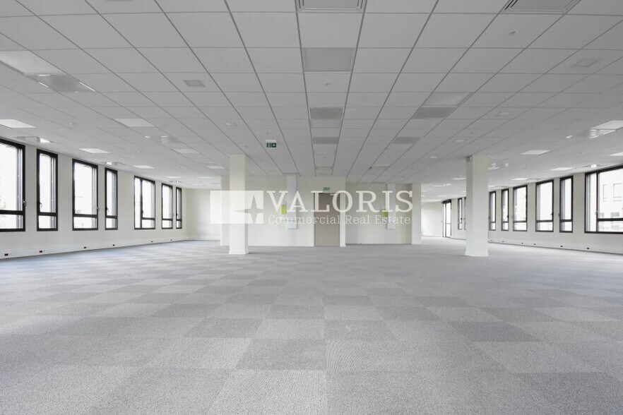 Office in Lyon for lease - Interior Photo - Image 2 of 15