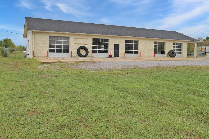 1184 Poor Farm Rd, Murray, KY à vendre - Photo du bâtiment - Image 1 de 21