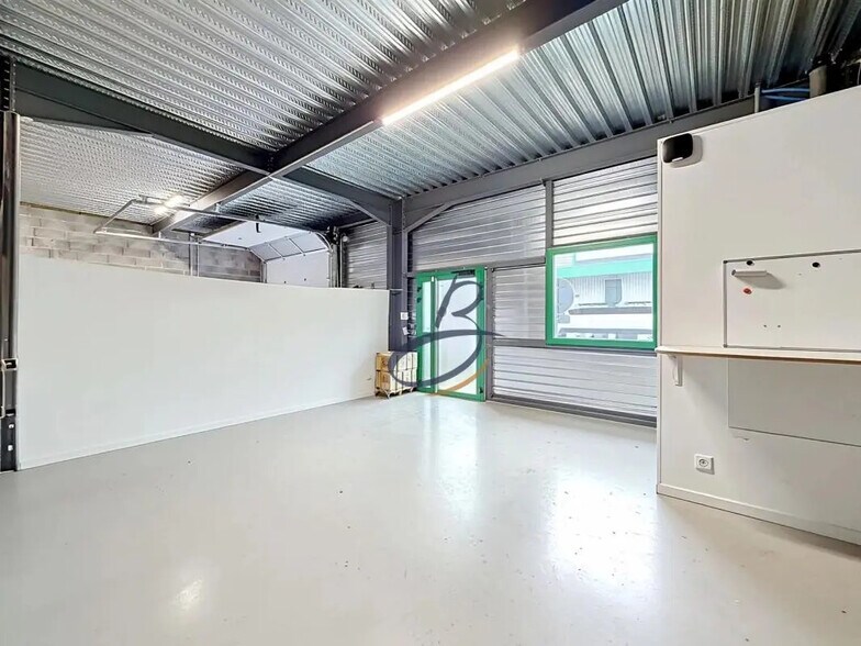 Flex dans Tignieu-Jameyzieu à louer - Photo du bâtiment - Image 3 de 8