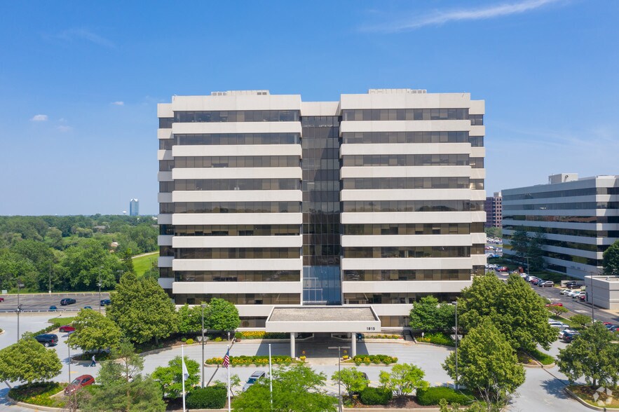 1815 S Meyers Rd, Oakbrook Terrace, IL à louer - Photo du bâtiment - Image 2 de 12