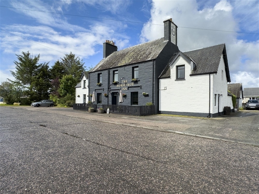 The Horse Shoe Inn, Lochgilphead for sale Primary Photo- Image 1 of 31