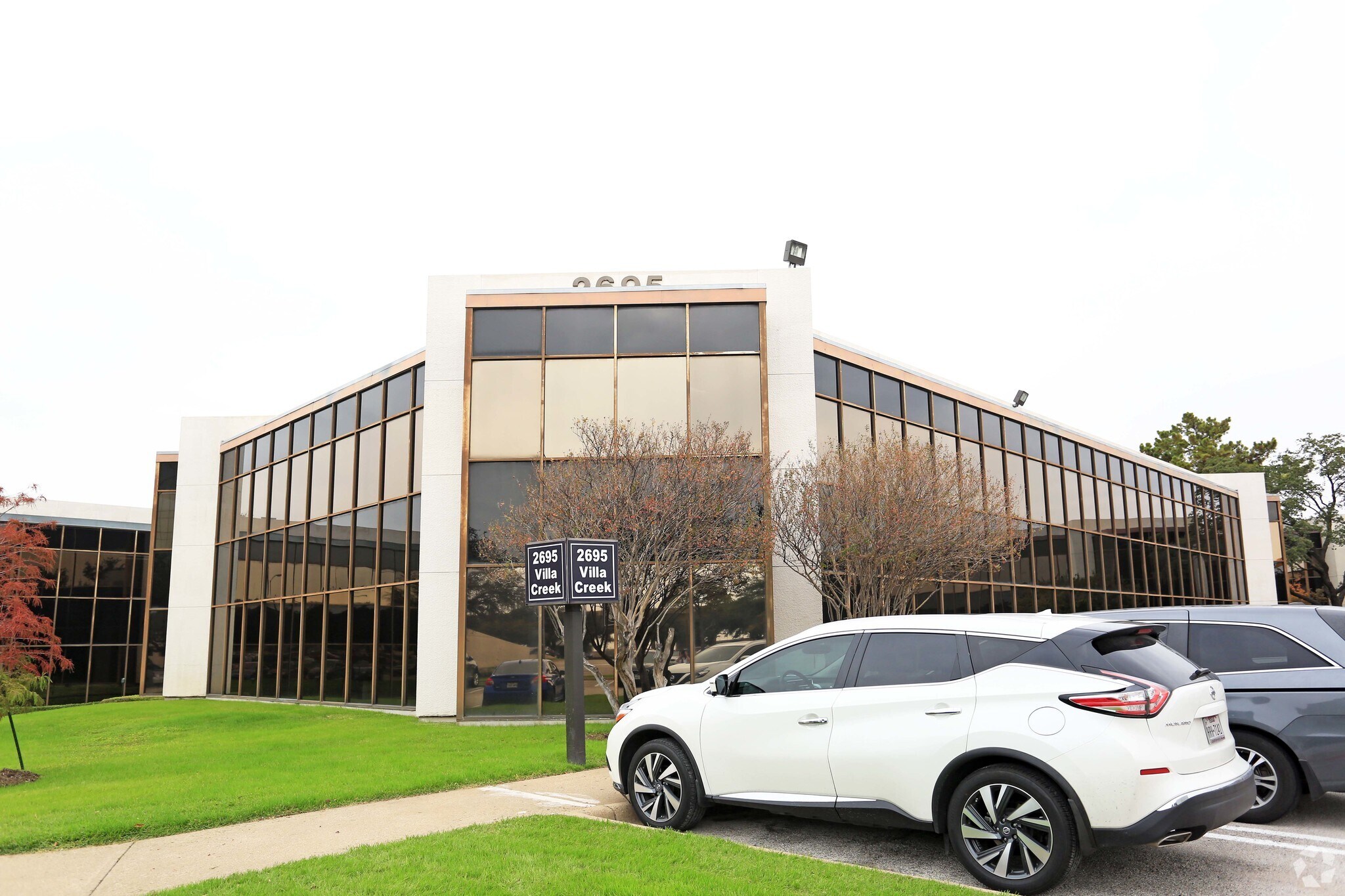 2695 Villa Creek Dr, Dallas, TX for lease Primary Photo- Image 1 of 14
