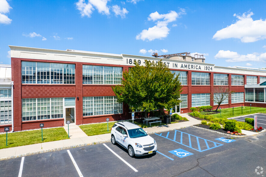 300 American Metro Blvd, Hamilton, NJ for sale - Primary Photo - Image 1 of 1