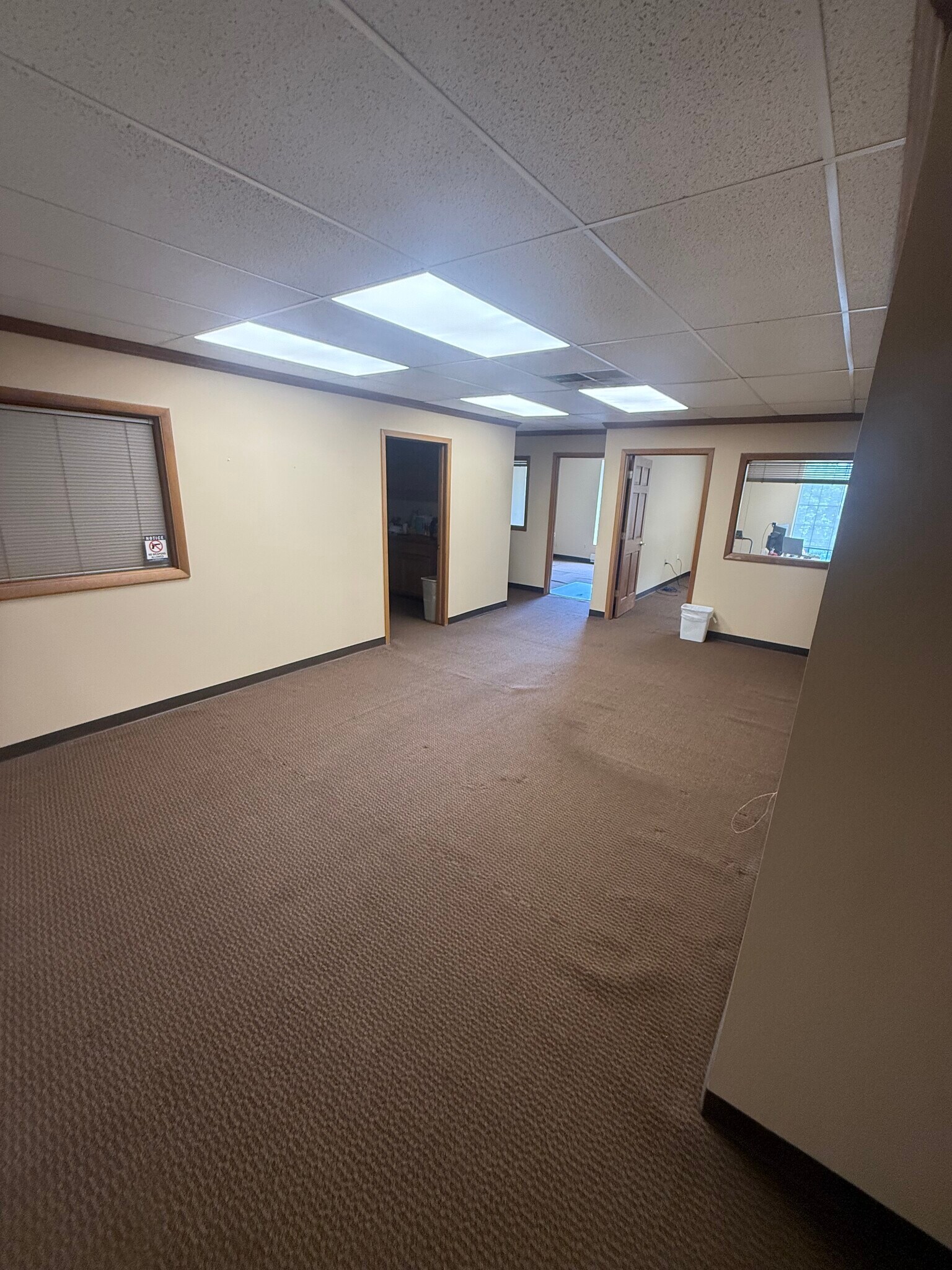 5205 N Ironwood Ln, Milwaukee, WI for lease Interior Photo- Image 1 of 6