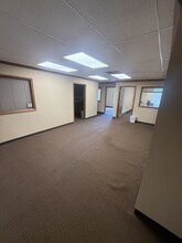 5205 N Ironwood Ln, Milwaukee, WI for lease Interior Photo- Image 1 of 6