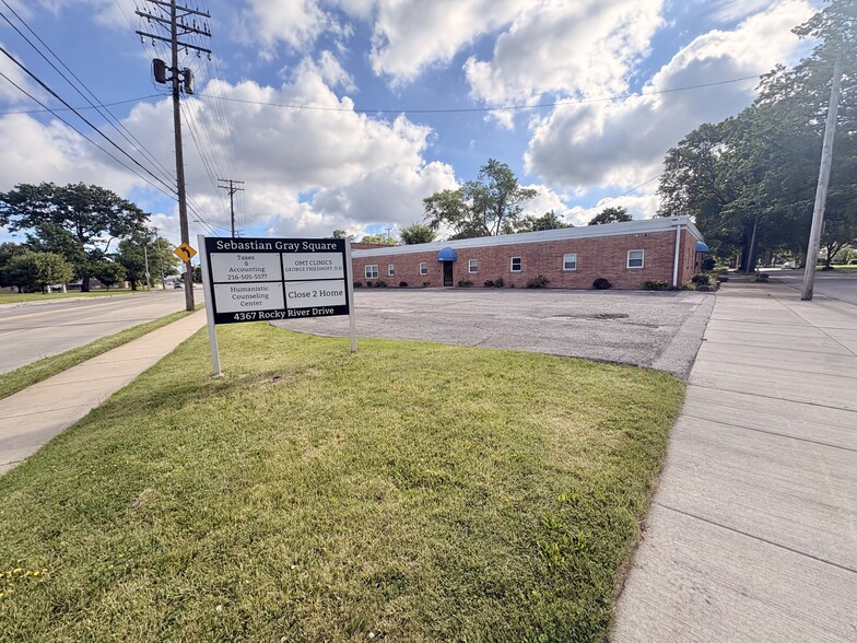 4367 Rocky River Dr, Cleveland, OH à vendre - Photo du bâtiment - Image 3 de 32