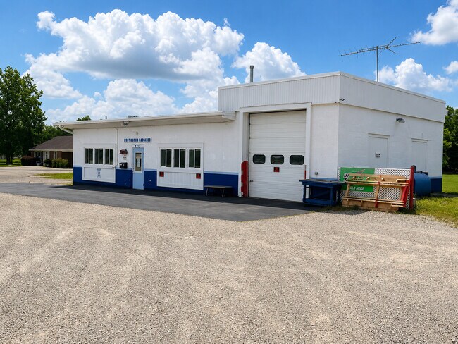 More details for 4725 Lapeer Rd, Kimball, MI - Retail for Sale