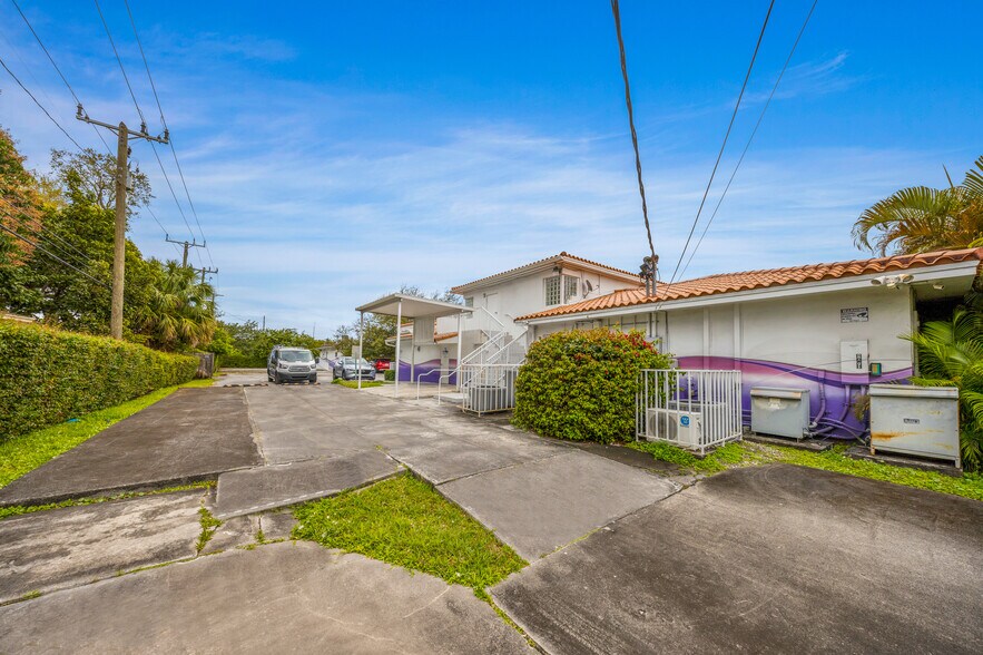 49 W 49th St, Hialeah, FL à louer - Photo du bâtiment - Image 3 de 16