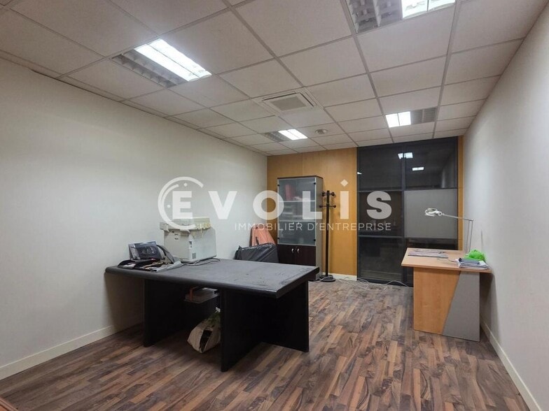 Office in Villejuif for lease - Interior Photo - Image 3 of 10