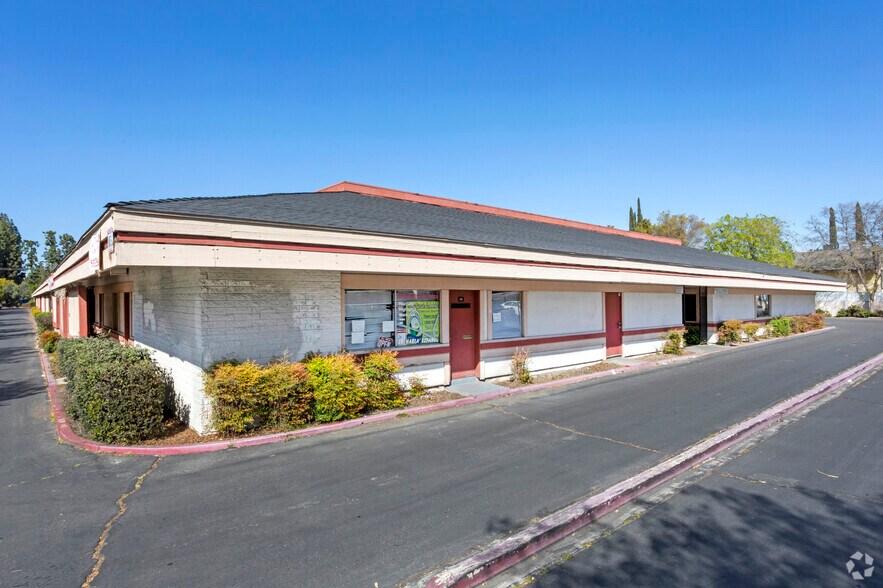 3710-3798 N 1st St, Fresno, CA à louer - Photo du bâtiment - Image 2 de 10