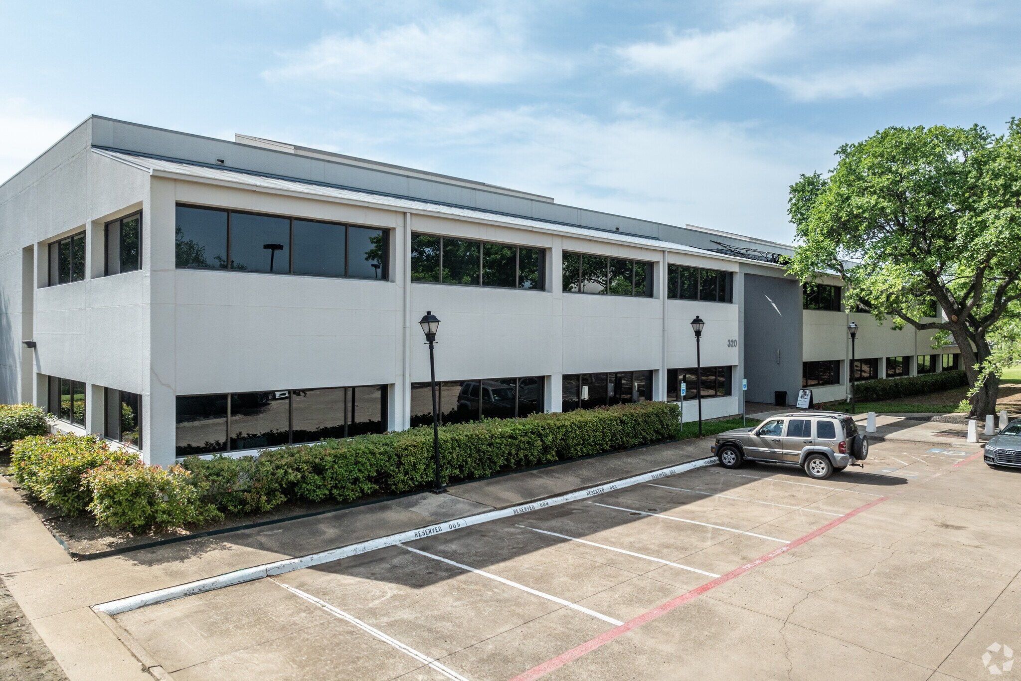320 Decker Dr, Irving, TX à vendre Photo principale- Image 1 de 52