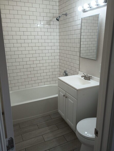 2524 McCarran St, North Las Vegas, NV à vendre - Photo intérieure - Image 2 de 7